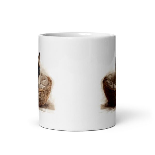 Taza de cerámica de la Serie Pinceladas Gatunas, Diseño 003, mostrando gatos en poses adorables dentro de cestas de mimbre, ideal para amantes de los felinos