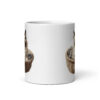 Taza de cerámica de la Serie Pinceladas Gatunas, Diseño 008, mostrando gatos en poses adorables dentro de cestas de mimbre, ideal para amantes de los felinos
