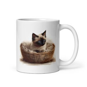Taza de cerámica de la Serie Pinceladas Gatunas, Diseño 003, mostrando gatos en poses adorables dentro de cestas de mimbre, ideal para amantes de los felinos