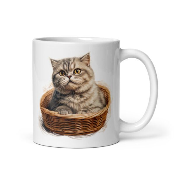 Taza de cerámica de la Serie Pinceladas Gatunas, Diseño 006, mostrando gatos en poses adorables dentro de cestas de mimbre, ideal para amantes de los felinos