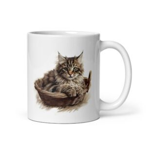 Taza de cerámica de la Serie Pinceladas Gatunas, Diseño 011, mostrando gatos en poses adorables dentro de cestas de mimbre, ideal para amantes de los felinos