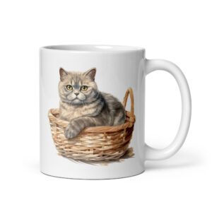 Taza de cerámica de la Serie Pinceladas Gatunas, Diseño 015, mostrando gatos en poses adorables dentro de cestas de mimbre, ideal para amantes de los felinos
