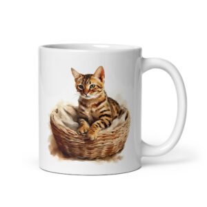 Taza de cerámica de la Serie Pinceladas Gatunas, Diseño 020, mostrando gatos en poses adorables dentro de cestas de mimbre, ideal para amantes de los felinos