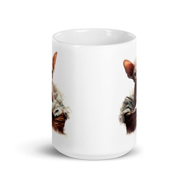 Taza de cerámica de la Serie Pinceladas Gatunas, Diseño 002, mostrando gatos en poses adorables dentro de cestas de mimbre, ideal para amantes de los felinos