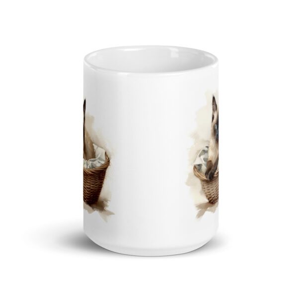 Taza de cerámica de la Serie Pinceladas Gatunas, Diseño 004, mostrando gatos en poses adorables dentro de cestas de mimbre, ideal para amantes de los felinos