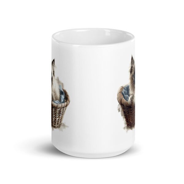 Taza de cerámica de la Serie Pinceladas Gatunas, Diseño 007, mostrando gatos en poses adorables dentro de cestas de mimbre, ideal para amantes de los felinos