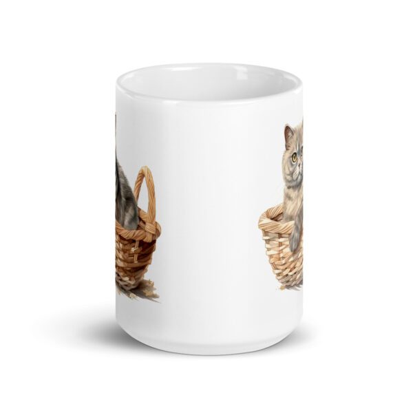 Taza de cerámica de la Serie Pinceladas Gatunas, Diseño 015, mostrando gatos en poses adorables dentro de cestas de mimbre, ideal para amantes de los felinos