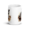 Taza de cerámica de la Serie Pinceladas Gatunas, Diseño 016, mostrando gatos en poses adorables dentro de cestas de mimbre, ideal para amantes de los felinos