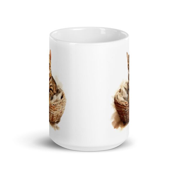 Taza de cerámica de la Serie Pinceladas Gatunas, Diseño 020, mostrando gatos en poses adorables dentro de cestas de mimbre, ideal para amantes de los felinos