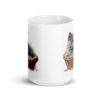 Taza de cerámica de la Serie Pinceladas Gatunas, Diseño 022, mostrando gatos en poses adorables dentro de cestas de mimbre, ideal para amantes de los felinos