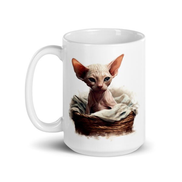 Taza de cerámica de la Serie Pinceladas Gatunas, Diseño 002, mostrando gatos en poses adorables dentro de cestas de mimbre, ideal para amantes de los felinos