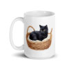 Taza de cerámica de la Serie Pinceladas Gatunas, Diseño 018, mostrando gatos en poses adorables dentro de cestas de mimbre, ideal para amantes de los felinos