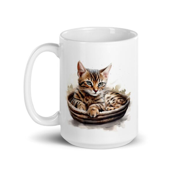 Taza de cerámica de la Serie Pinceladas Gatunas, Diseño 019, mostrando gatos en poses adorables dentro de cestas de mimbre, ideal para amantes de los felinos