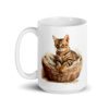 Taza de cerámica de la Serie Pinceladas Gatunas, Diseño 020, mostrando gatos en poses adorables dentro de cestas de mimbre, ideal para amantes de los felinos