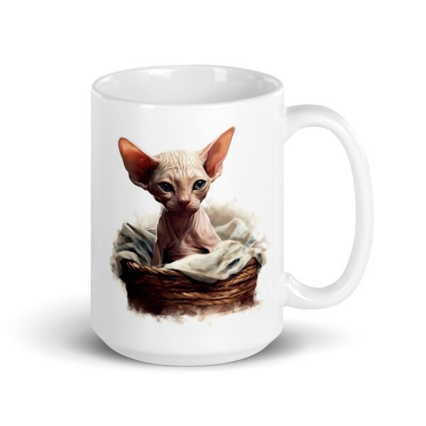 Taza de cerámica de la Serie Pinceladas Gatunas, Diseño 002, mostrando gatos en poses adorables dentro de cestas de mimbre, ideal para amantes de los felinos