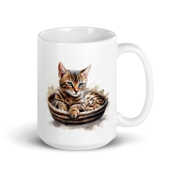 Taza de cerámica de la Serie Pinceladas Gatunas, Diseño 019, mostrando gatos en poses adorables dentro de cestas de mimbre, ideal para amantes de los felinos